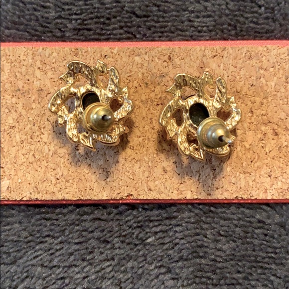 Beautiful Earrings 14k gold with black stone - Picture 2 of 2